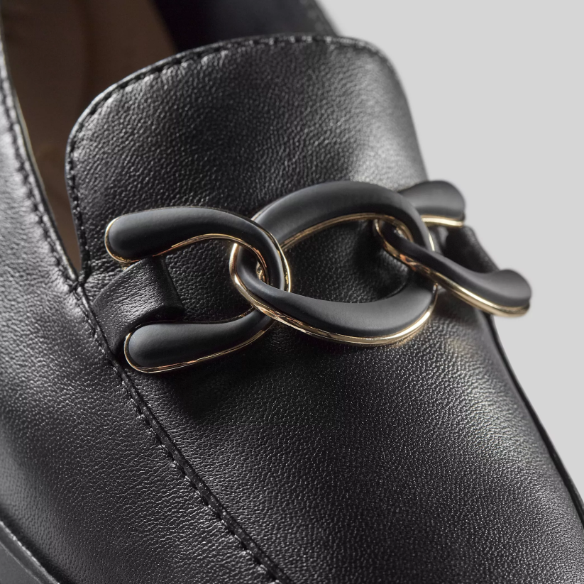 V268230 עור שחור Clarks איריס סרפינה