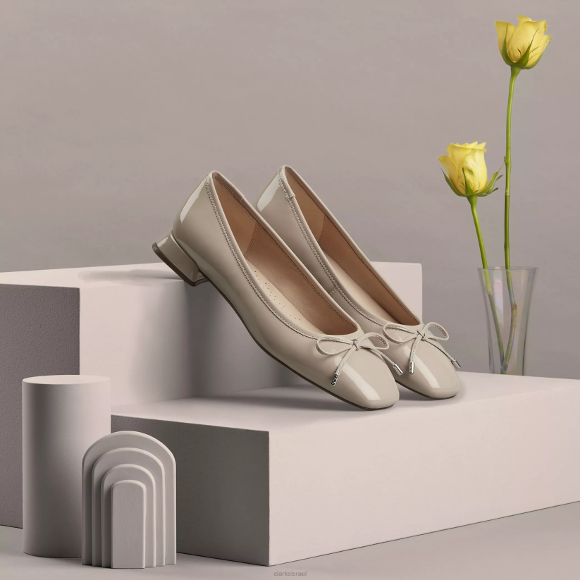 V268258 פטנט חול Clarks ubree 15 צעד