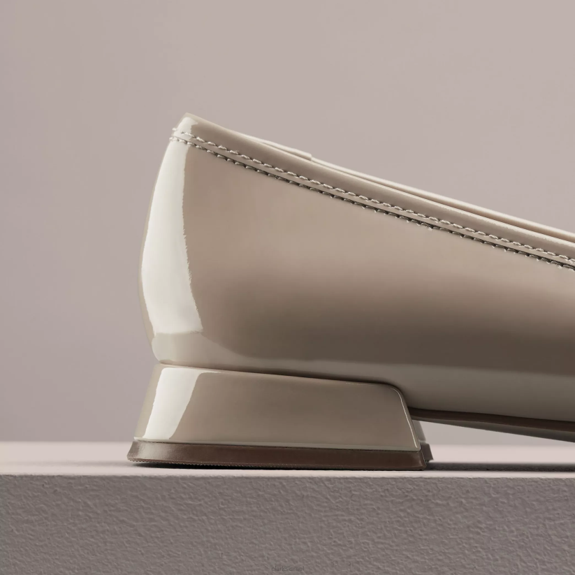 V268258 פטנט חול Clarks ubree 15 צעד