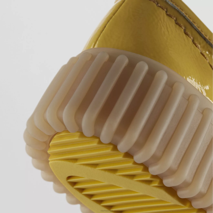 V268571 פטנט צהוב Clarks דבורת טורהיל